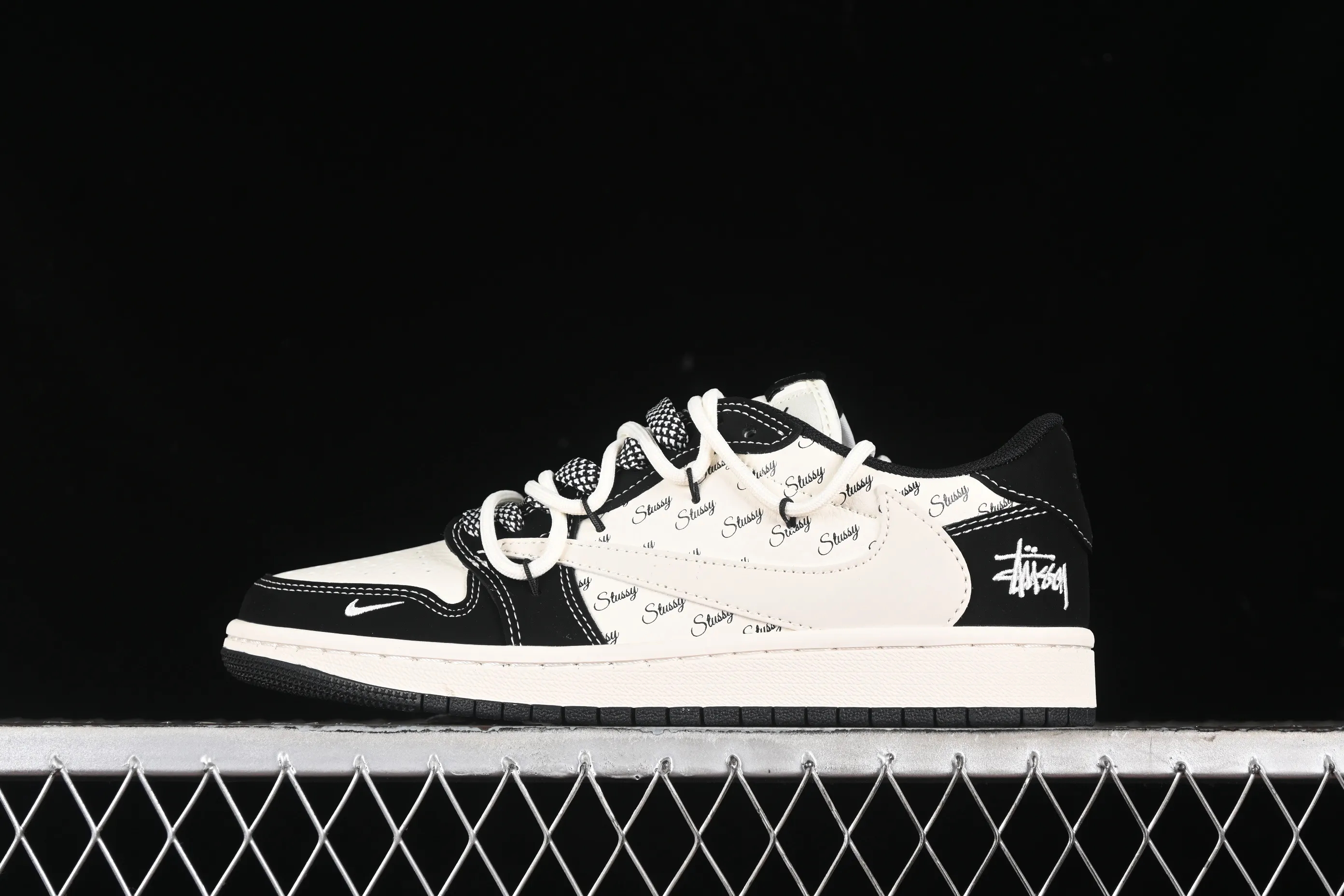 All categories Air Jordan Jordan series basketball shoes Air Jordan 1 Low high-end custom low-top sneakers Travis Scott x Fragment Design x Air Jordan 1 Low OG SP AJ1 Joe 1 Stussy joint-English black line drawstring low-top cultural casual sneakers SJ0086-131